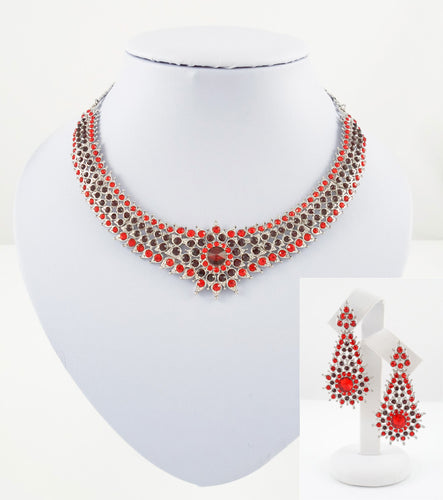 Red star necklace
