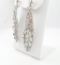 Elegant silver necklace