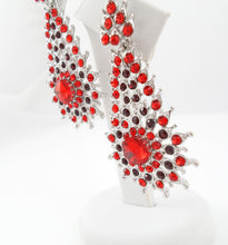 Red star necklace