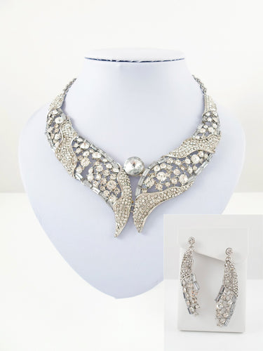 Elegant silver necklace