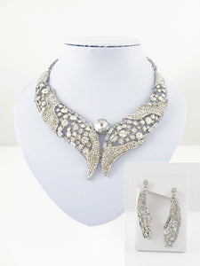 Elegant silver necklace